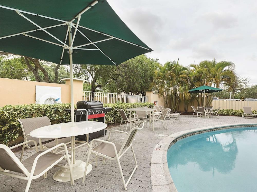 La Quinta By Wyndham Miami Lakes Extérieur photo